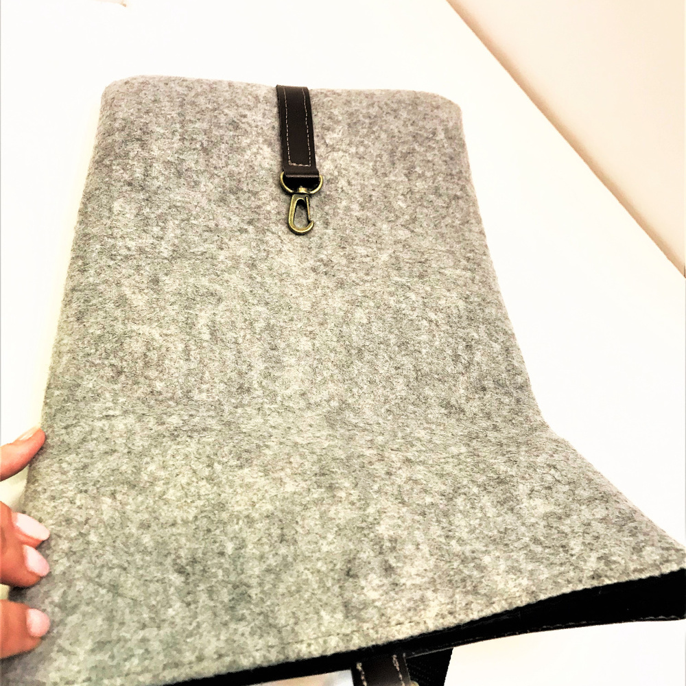 Looptworks Felt Crossbody - Picture 5 of 7